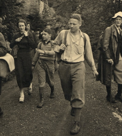  Keith Smiley leading a hiking group at Mohonk. Courtesy of MMH Archives.